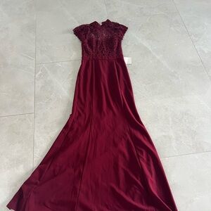 Elegant Burgundy Lace Backless Dress